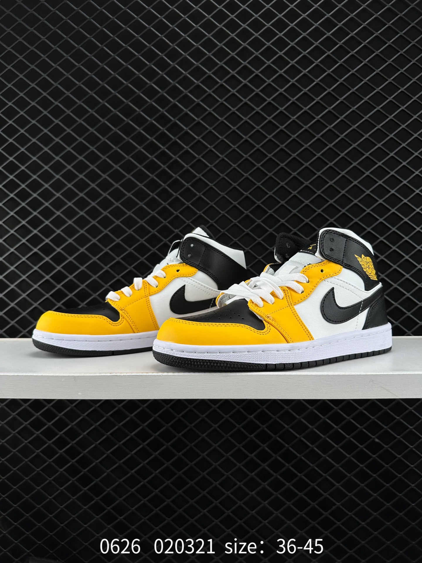 （NIKE）AIR JORDAN 1 MID